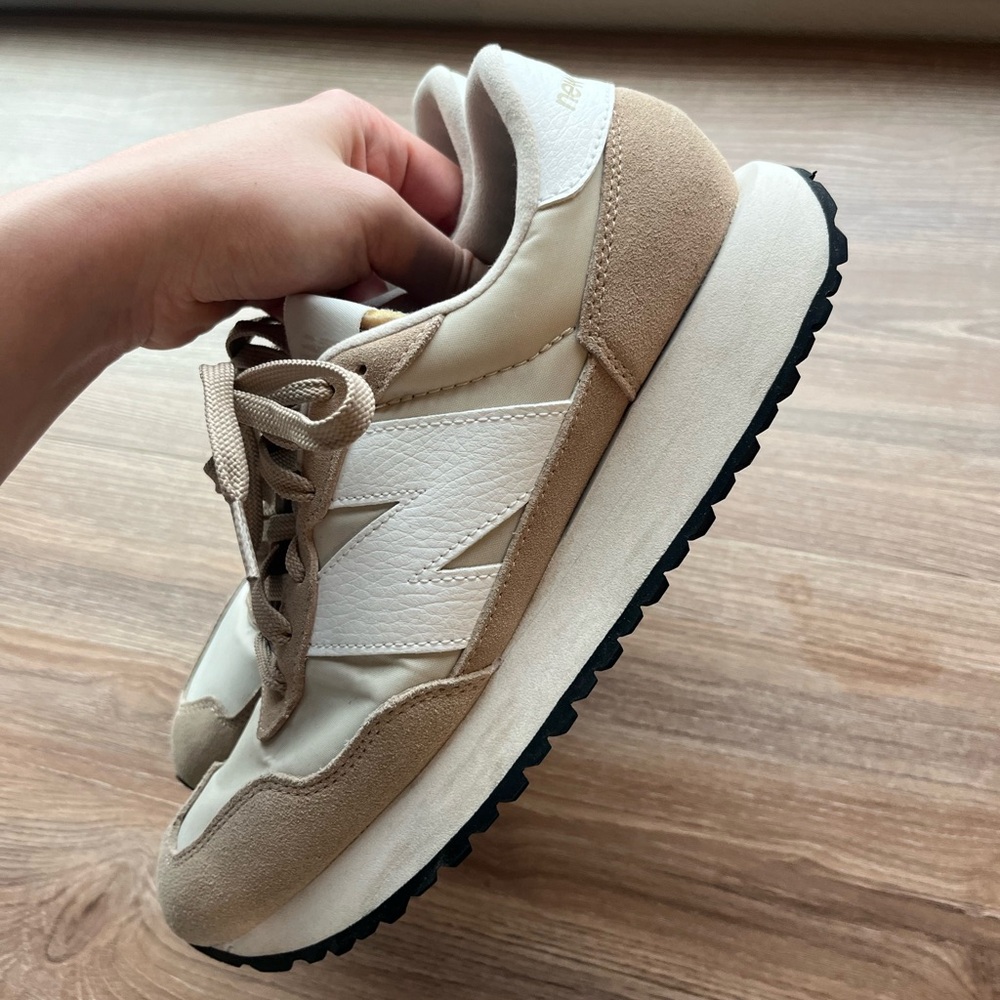 New Balance 237